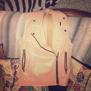 WHITNEY EVE CREAM/peach color vest so cute